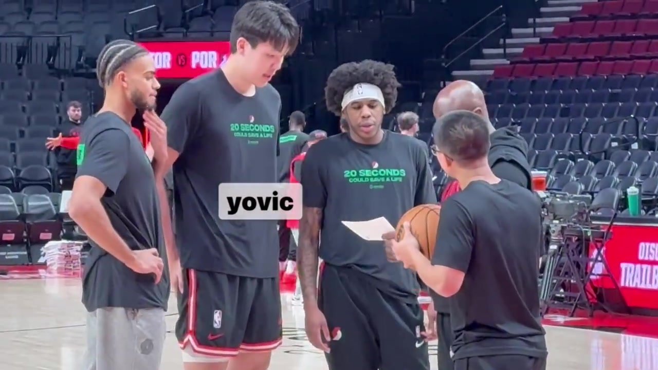 拓记：杨瀚森赛前训练内容明显更偏向锋线 加了不少结合球突破